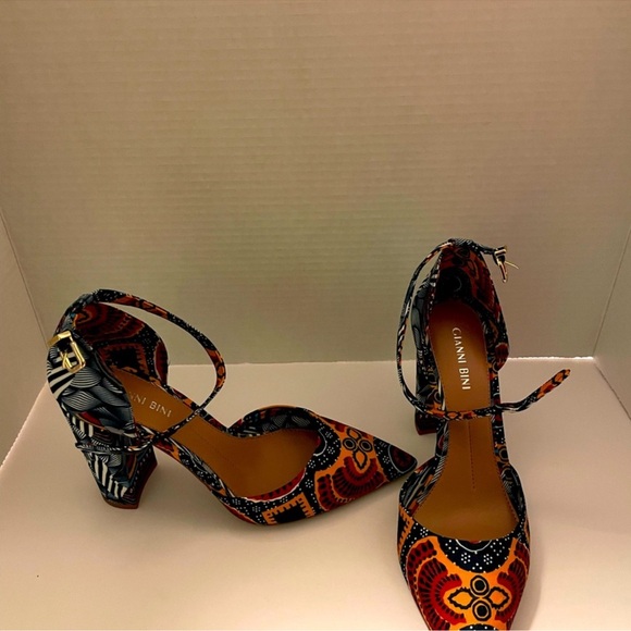Gianni Bini NEW Strapped Chunky Heeled Multi-Colored Pattern Shoes - Picture 2 of 5